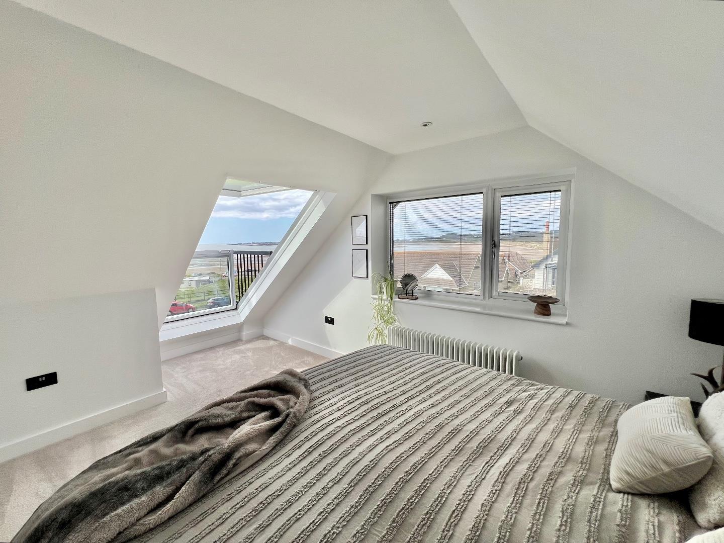 Seaview Drive, Ogmore-By-Sea, Vale of Glamorgan, CF32 0PB